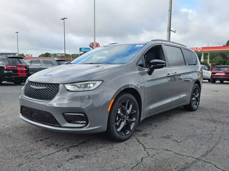2025 Chrysler Pacifica Limited photo 1