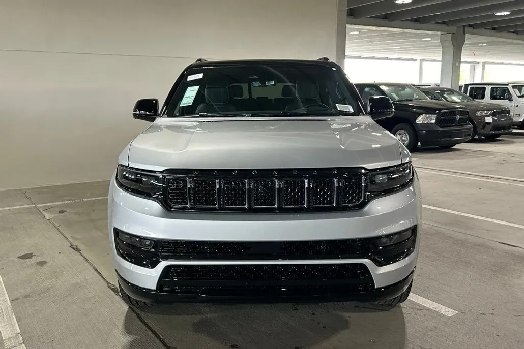 2024 Jeep Grand Wagoneer II photo 1