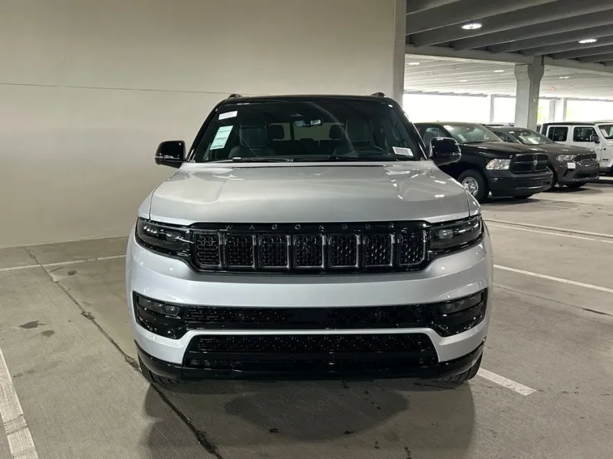 2024 Jeep Grand Wagoneer II photo 1