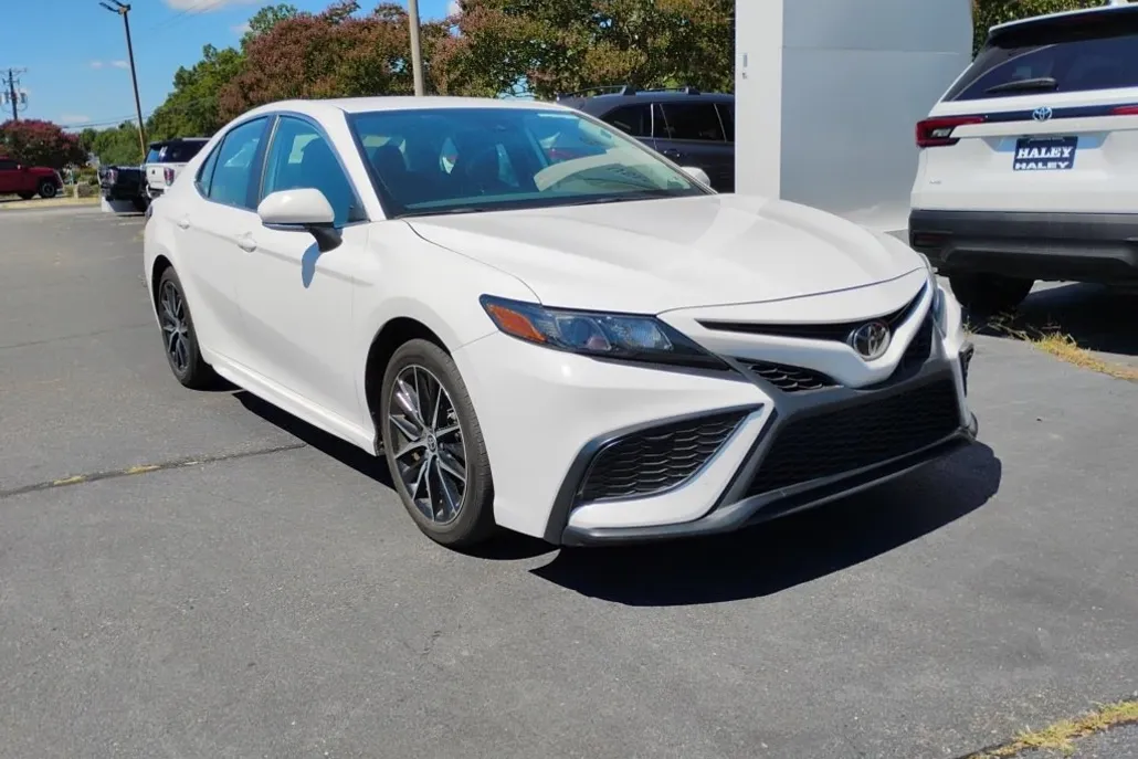 2024 Toyota Camry SE photo 1