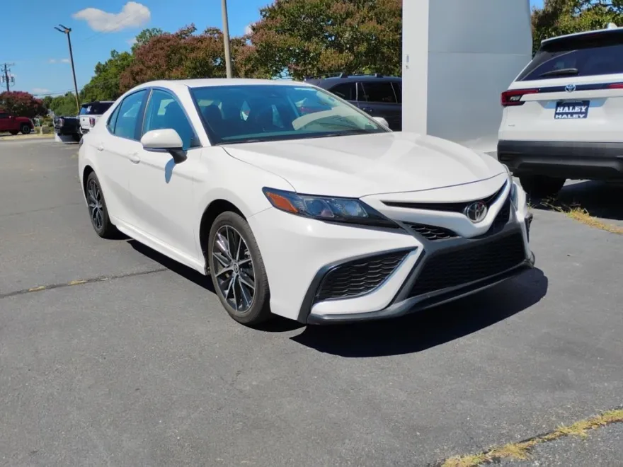 2024 Toyota Camry SE photo 1