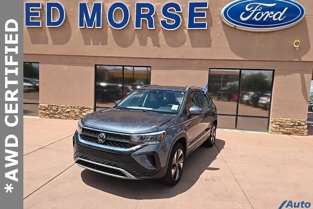 2024 Volkswagen Taos SE photo 1