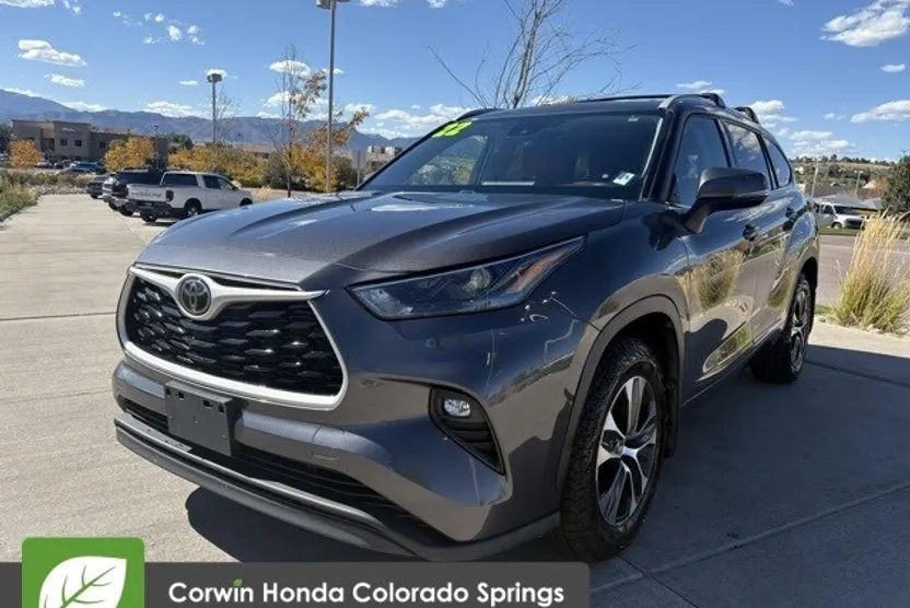 2022 Toyota Highlander XLE photo 1