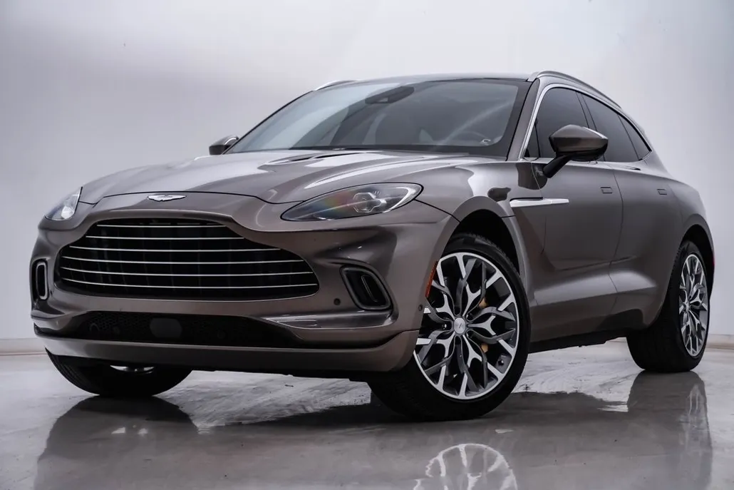 2023 Aston Martin DBX photo 1