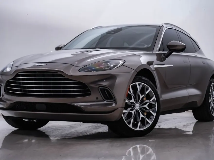 2023 Aston Martin DBX photo 1