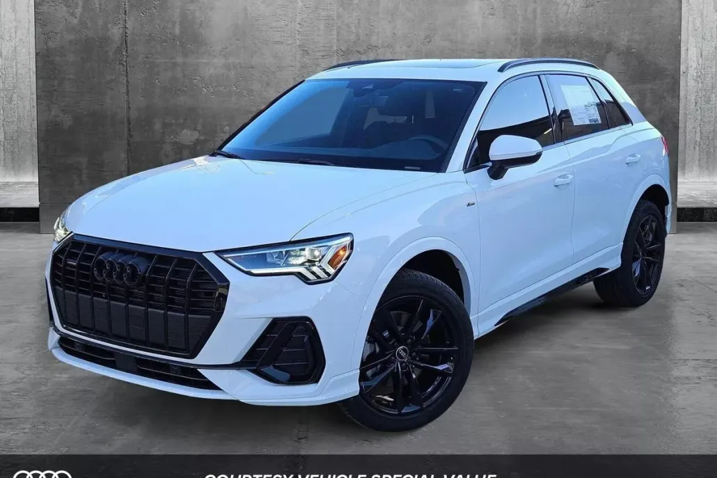 2025 Audi Q3 45 TFSI S line Premium photo 1