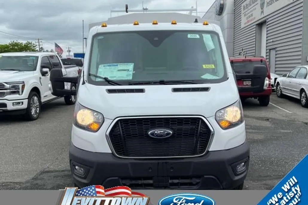 2025 Ford Transit Cutaway photo 1