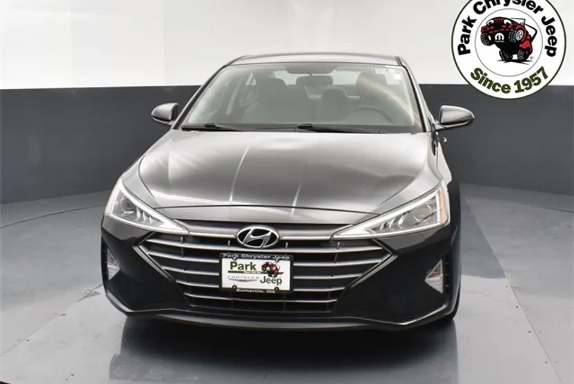 2019 Hyundai Elantra SE photo 1