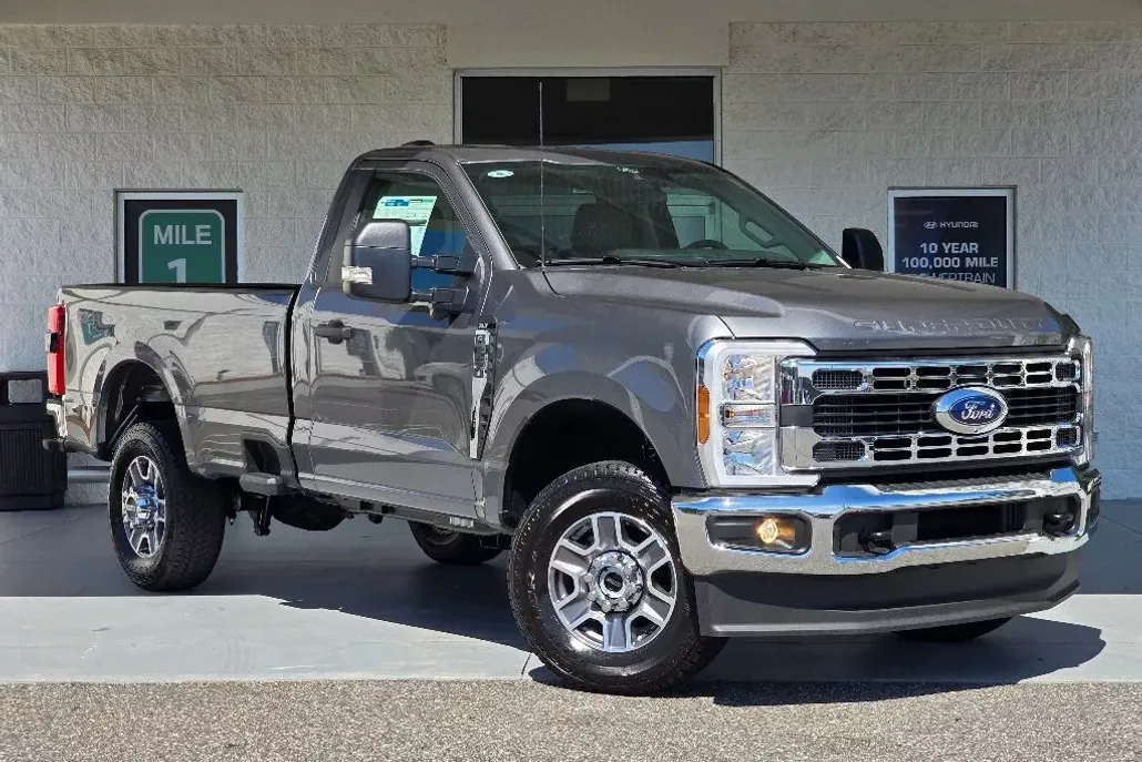 2025 Ford F-350 XLT photo 1