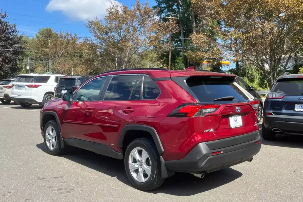 2021 Toyota RAV4 Hybrid LE photo 1