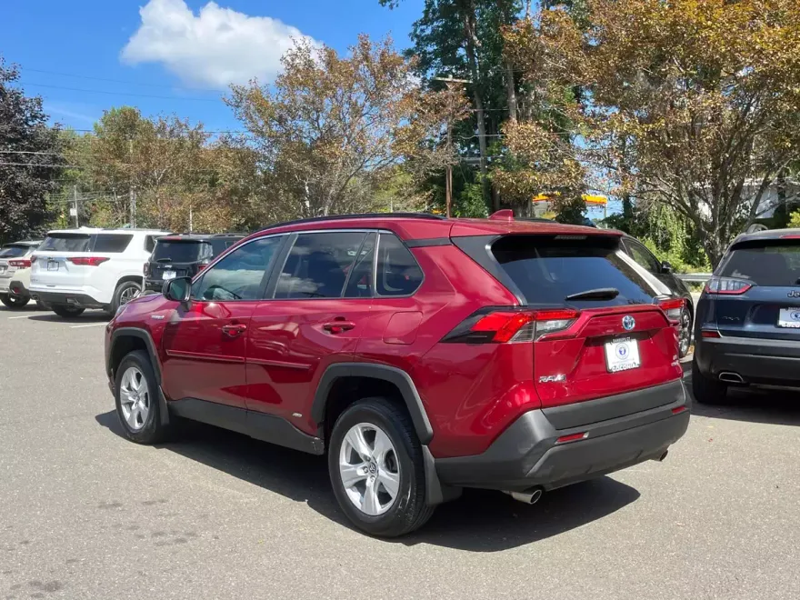 2021 Toyota RAV4 Hybrid LE photo 1