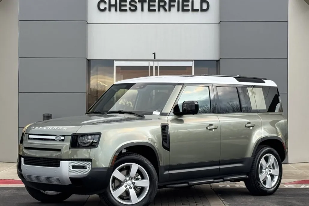 2025 Land Rover Defender 110 S photo 1