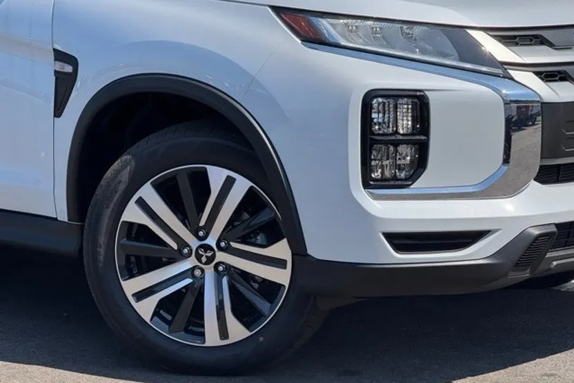 2025 Mitsubishi Outlander Sport ES SE LE photo 1