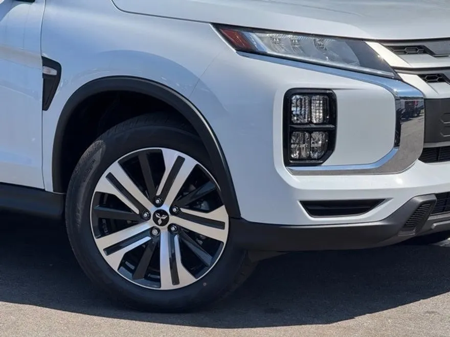 2025 Mitsubishi Outlander Sport ES SE LE photo 1
