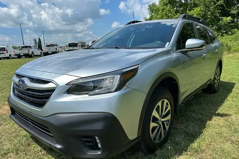 2022 Subaru Outback Premium photo 1
