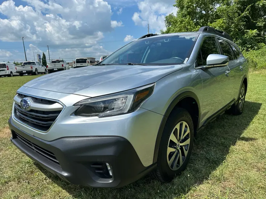 2022 Subaru Outback Premium photo 1