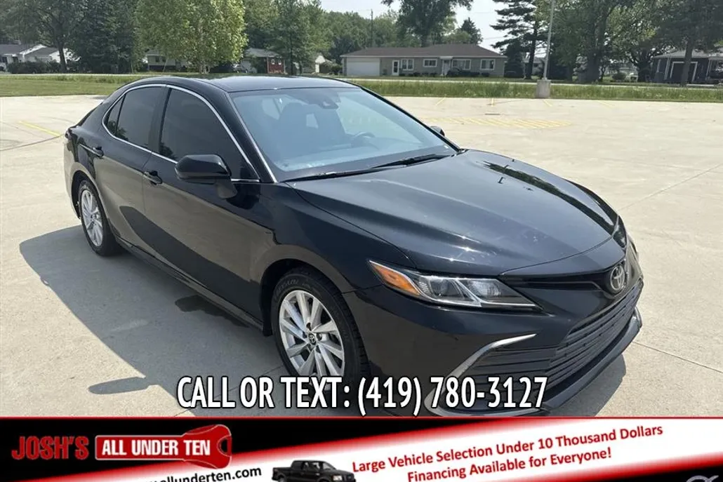 2023 Toyota Camry LE photo 1