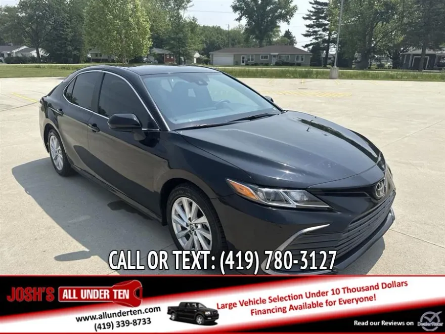 2023 Toyota Camry LE photo 1
