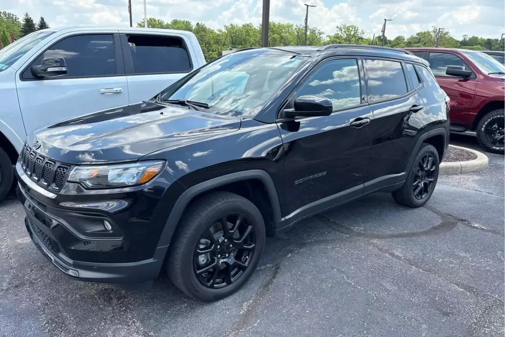 2023 Jeep Compass Altitude photo 1