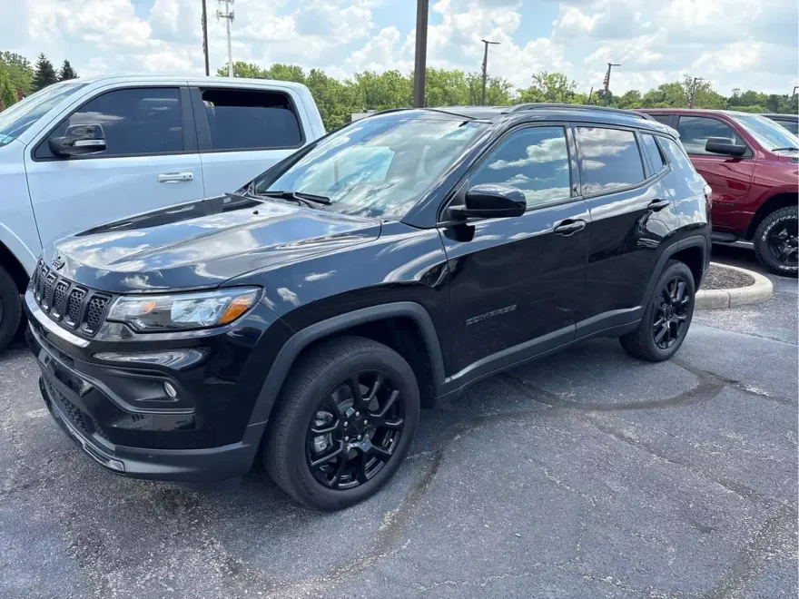 2023 Jeep Compass Altitude photo 1