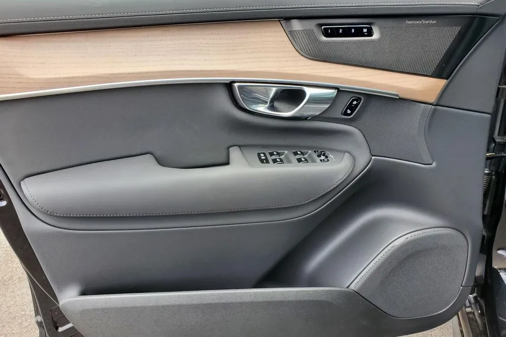 2026 Volvo XC90 AWD Plus photo 1