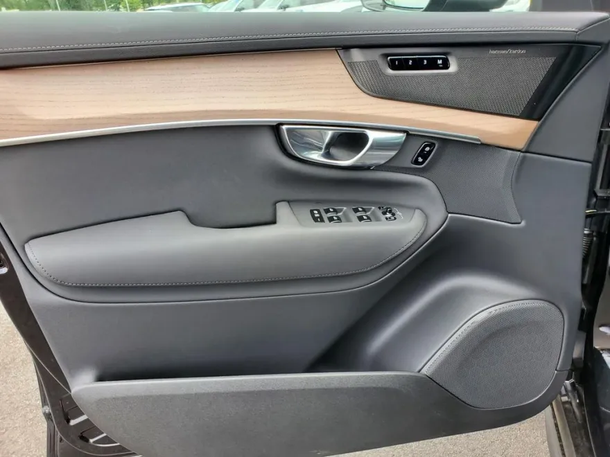 2026 Volvo XC90 AWD Plus photo 1