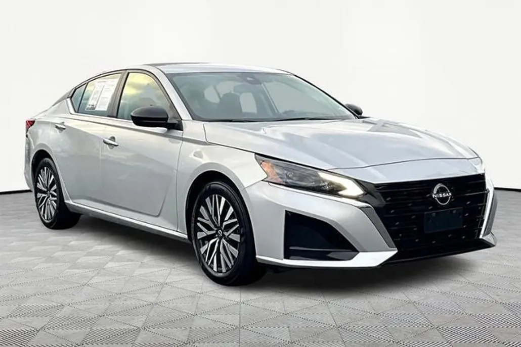 2024 Nissan Altima 2.5 SV photo 1