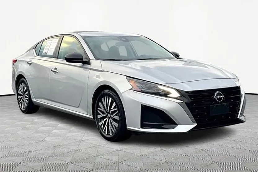 2024 Nissan Altima 2.5 SV photo 1