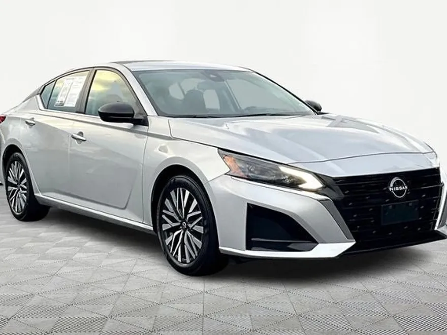 2024 Nissan Altima 2.5 SV photo 1
