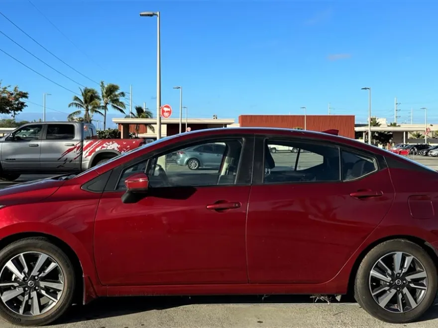 2020 Nissan Versa SV photo 1