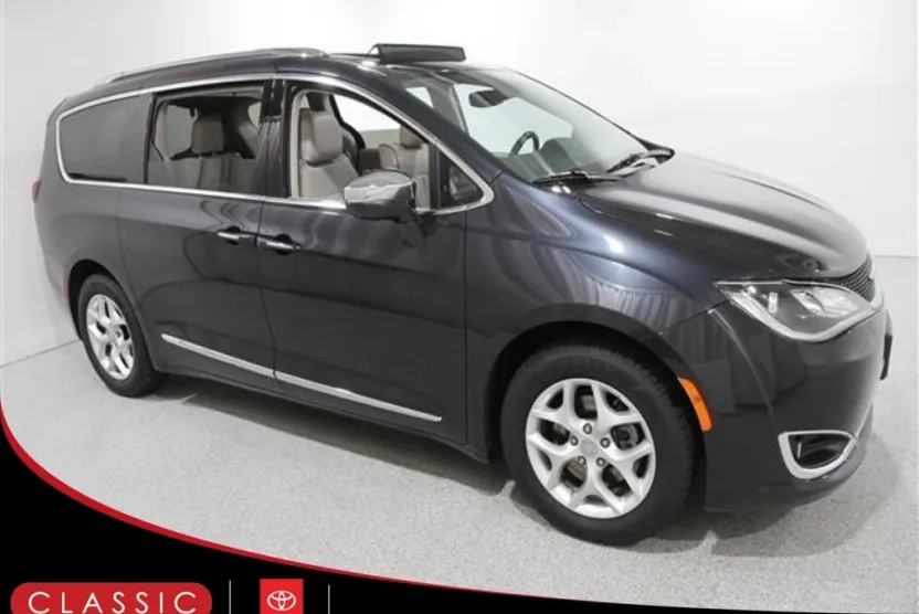 2020 Chrysler Pacifica Limited photo 1