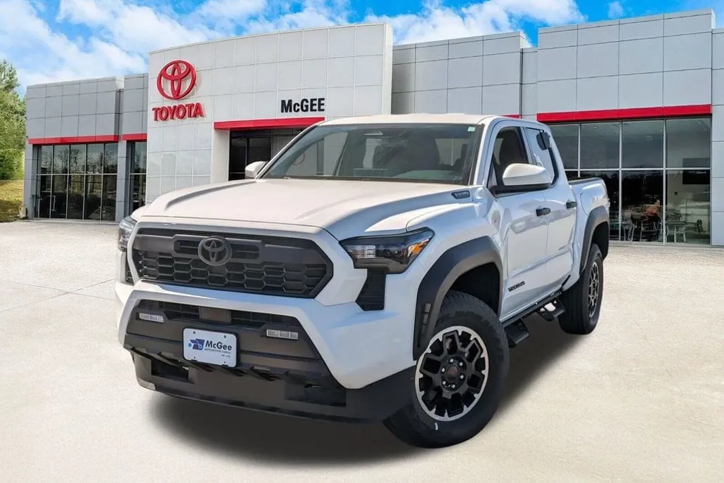 2025 Toyota Tacoma TRD Off-Road photo 1