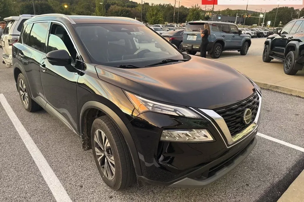 2021 Nissan Rogue SV photo 1