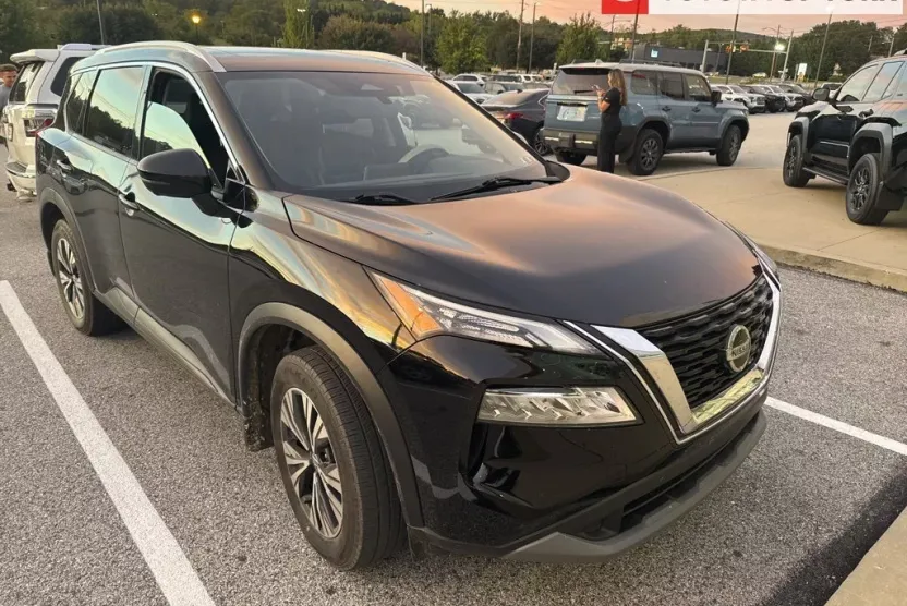 2021 Nissan Rogue SV photo 1