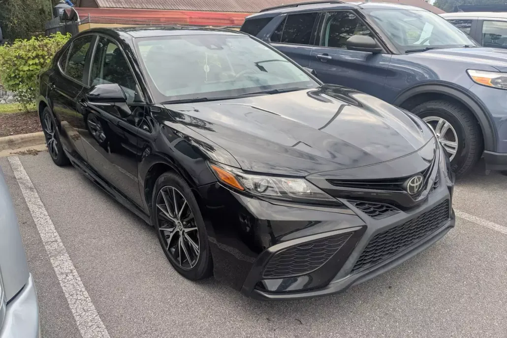 2022 Toyota Camry SE photo 1