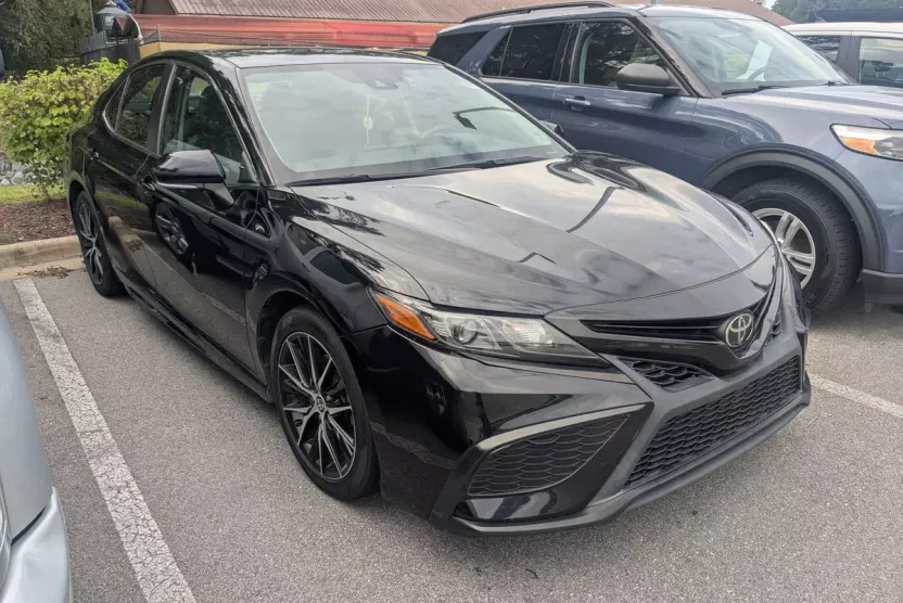 2022 Toyota Camry SE photo 1