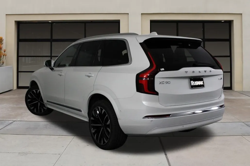 2026 Volvo XC90 Plus photo 1