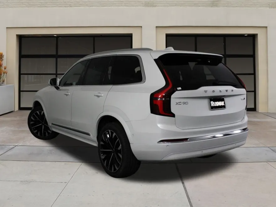2026 Volvo XC90 Plus photo 1