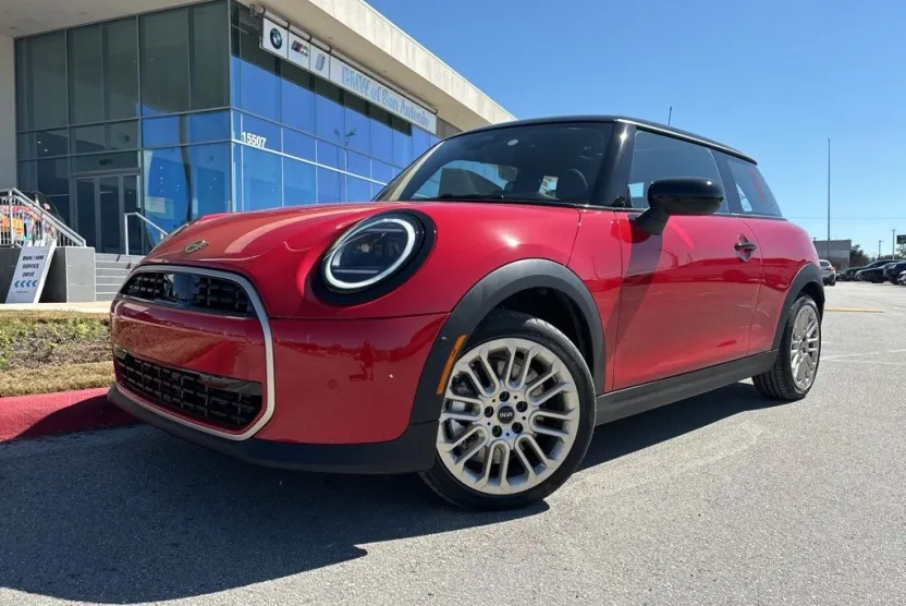 2025 Mini Cooper Signature photo 1