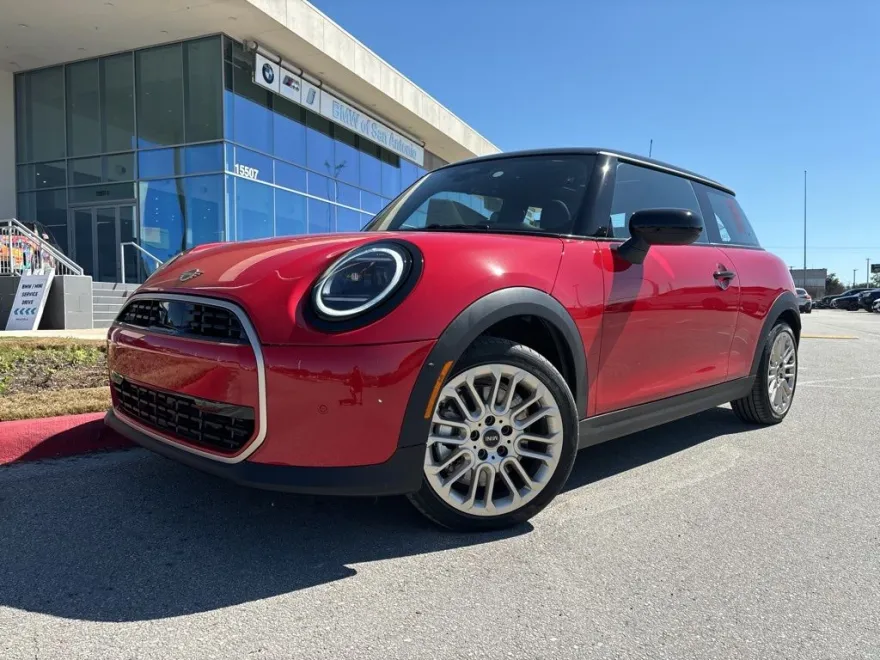 2025 Mini Cooper Signature photo 1