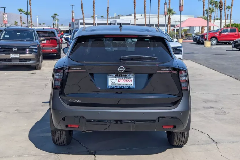 2025 Nissan Kicks SV photo 1