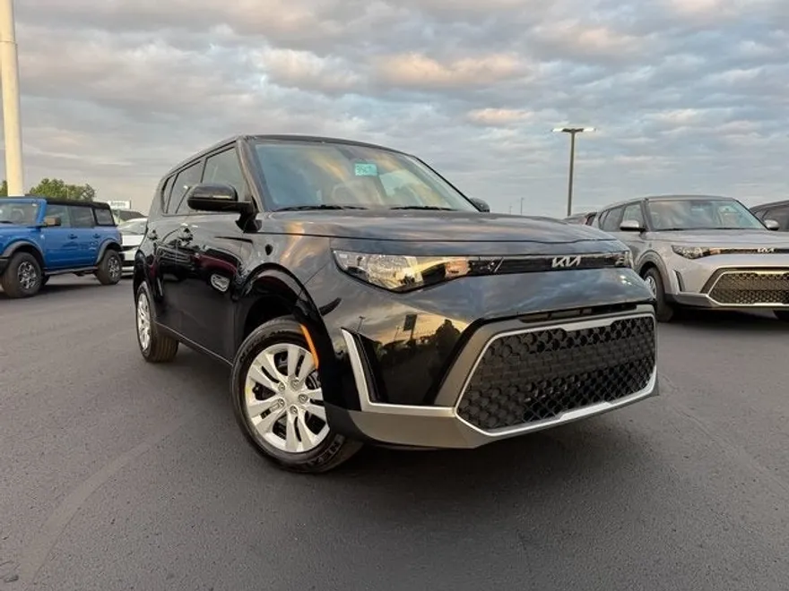 2025 Kia Soul LX photo 1