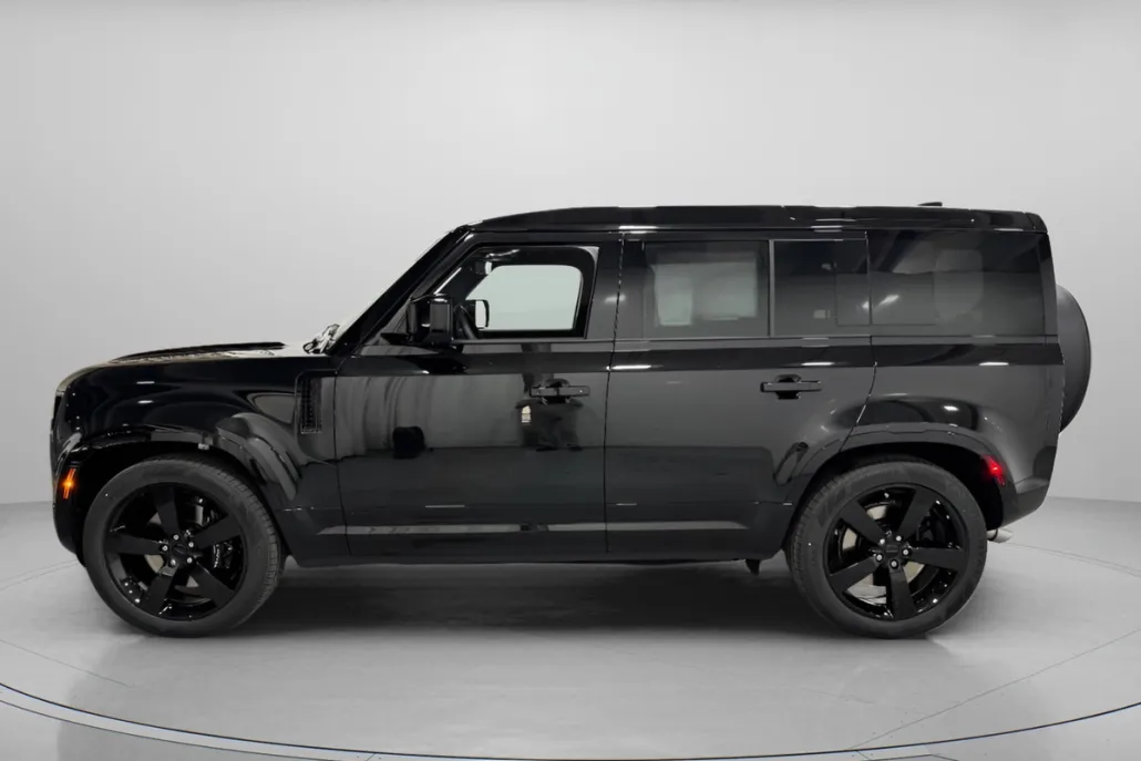 2026 Land Rover Defender 110 photo 1