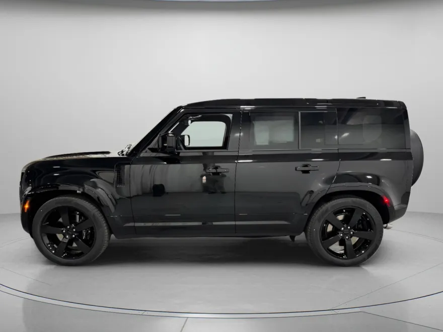 2026 Land Rover Defender 110 photo 1