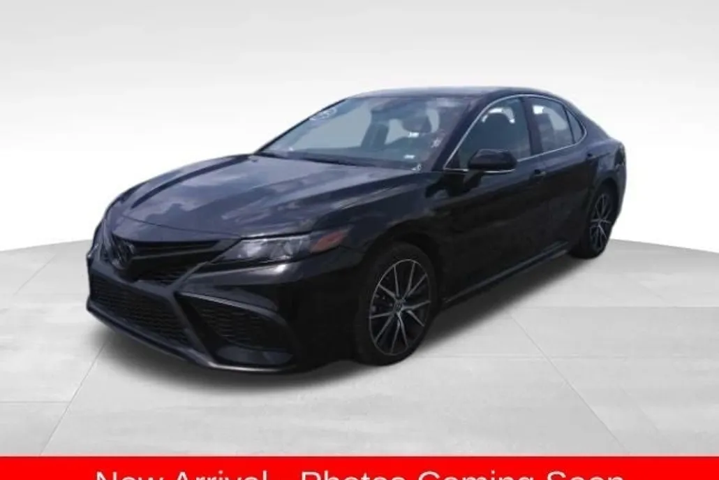 2023 Toyota Camry SE photo 1