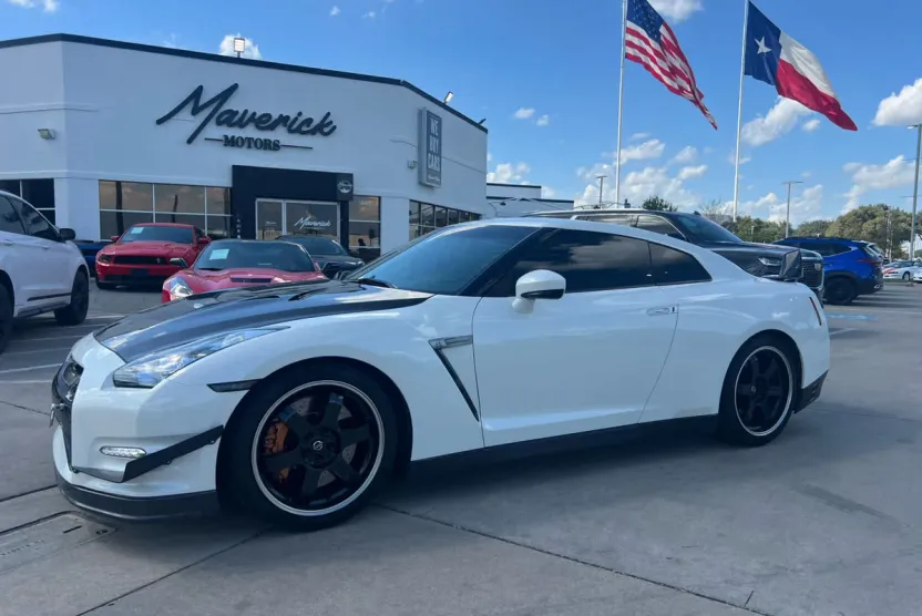 2014 Nissan GT-R Black Edition photo 1