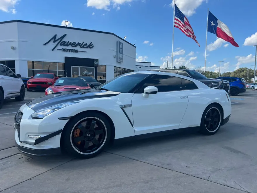 2014 Nissan GT-R Black Edition photo 1
