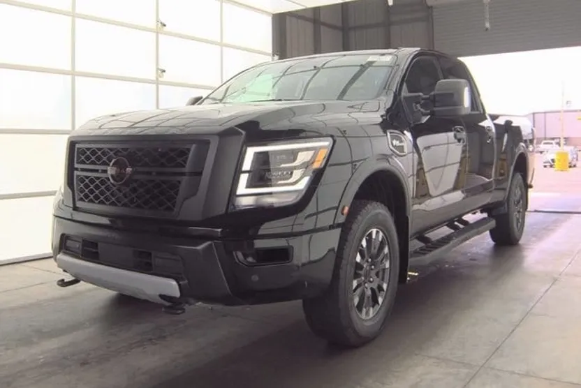 2024 Nissan Titan PRO-4X photo 1