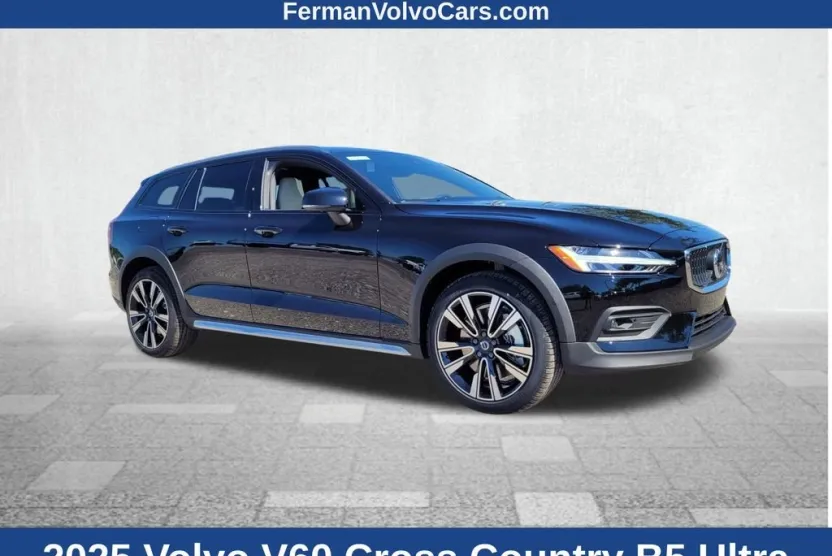 2025 Volvo V60 Cross Country B5 photo 1