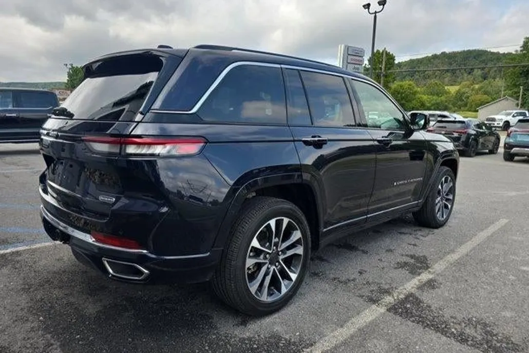 2023 Jeep Grand Cherokee Overland photo 1